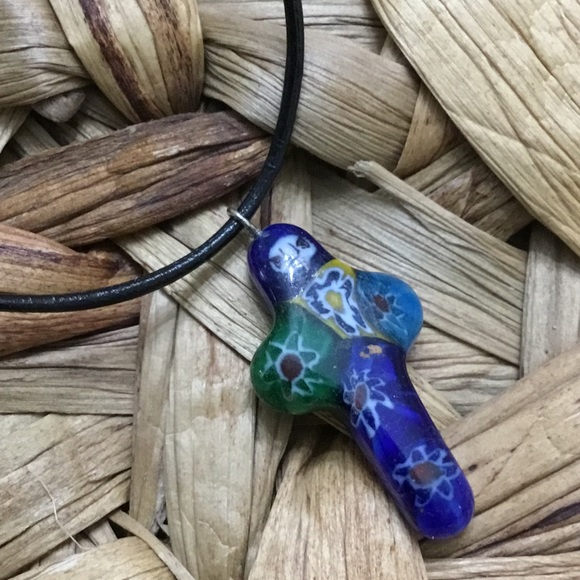 Glass floral cross necklace - Picture 3 of 3
